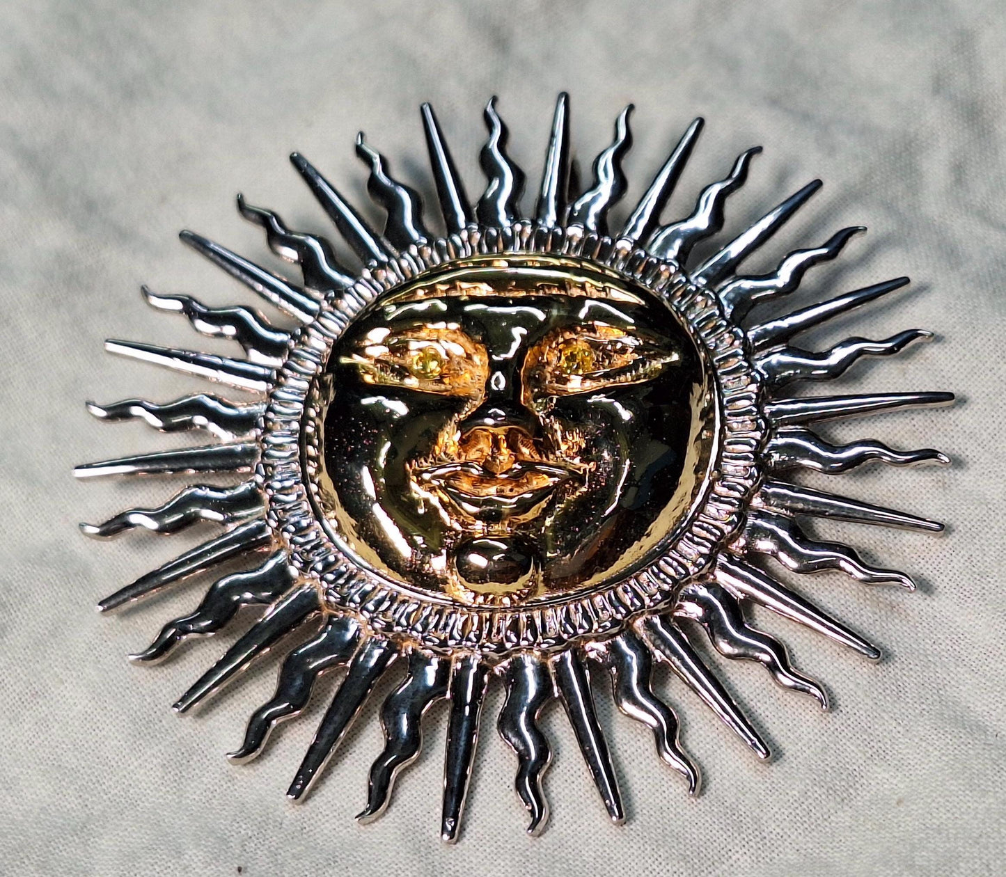 10 Cent Golden Topaz On Eyes Sparking Sun 925 Sterling Silver Brooch