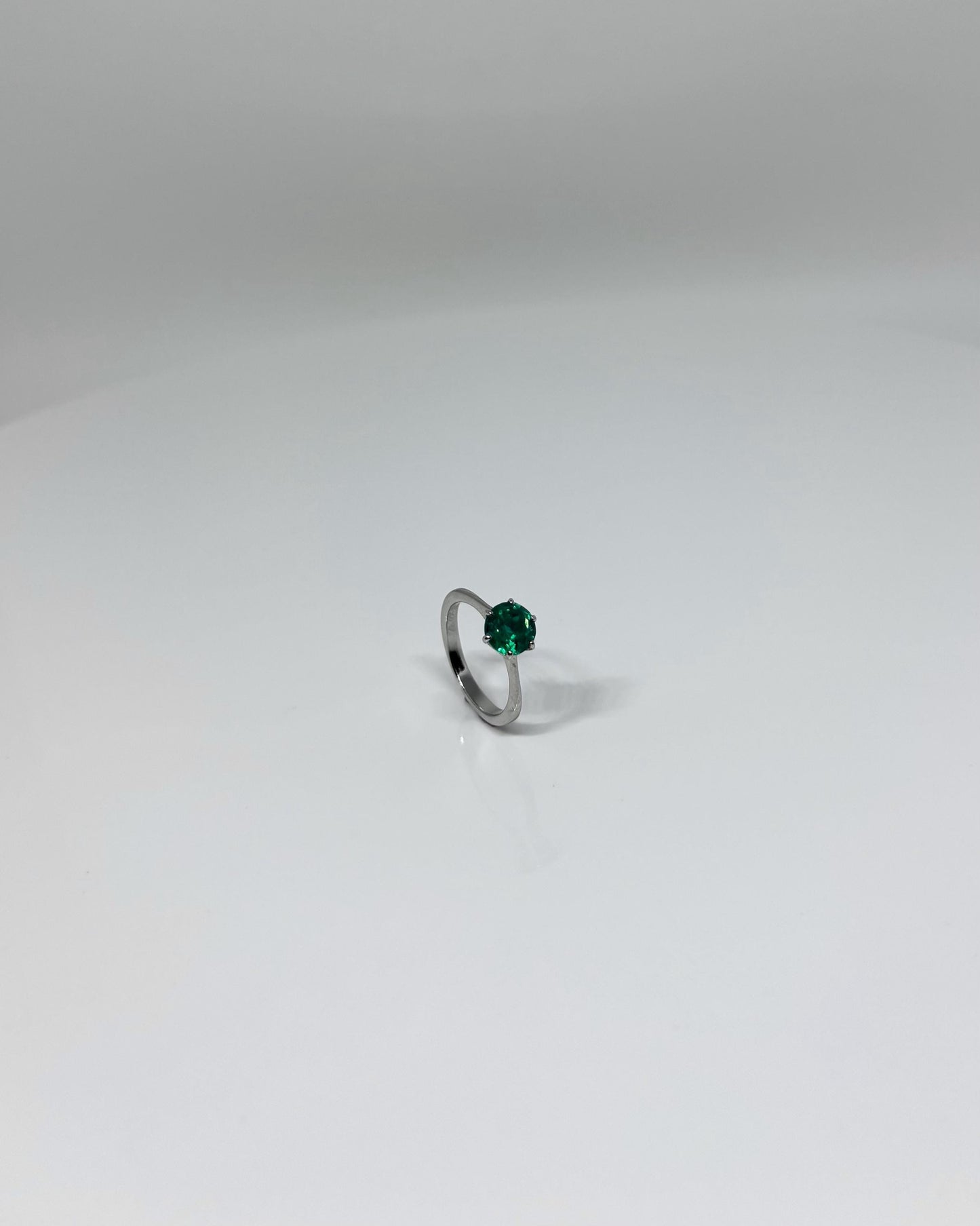 Green Simulated gemstone women's ring. Silver 925.