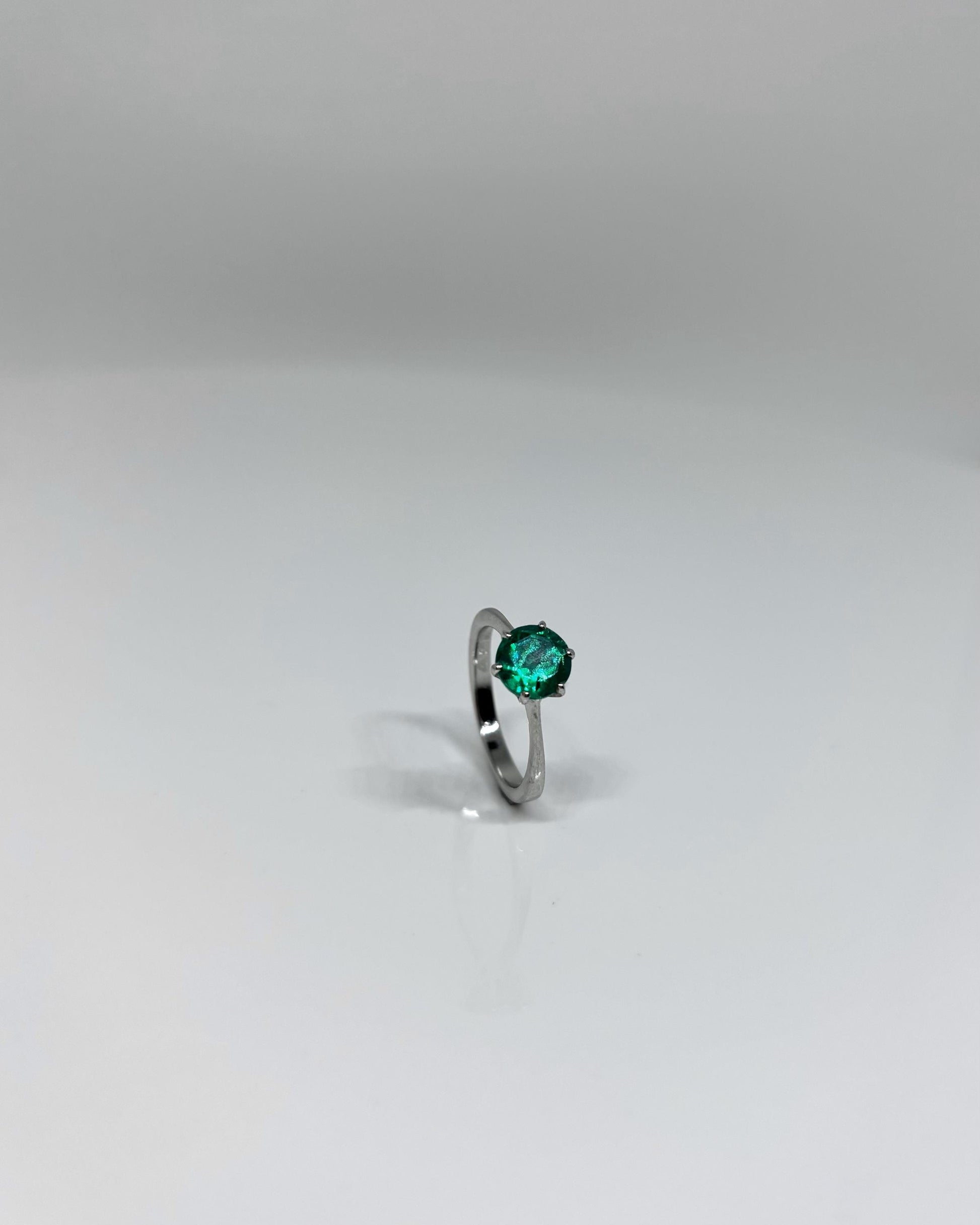 Green Simulated gemstone women's ring. Silver 925.