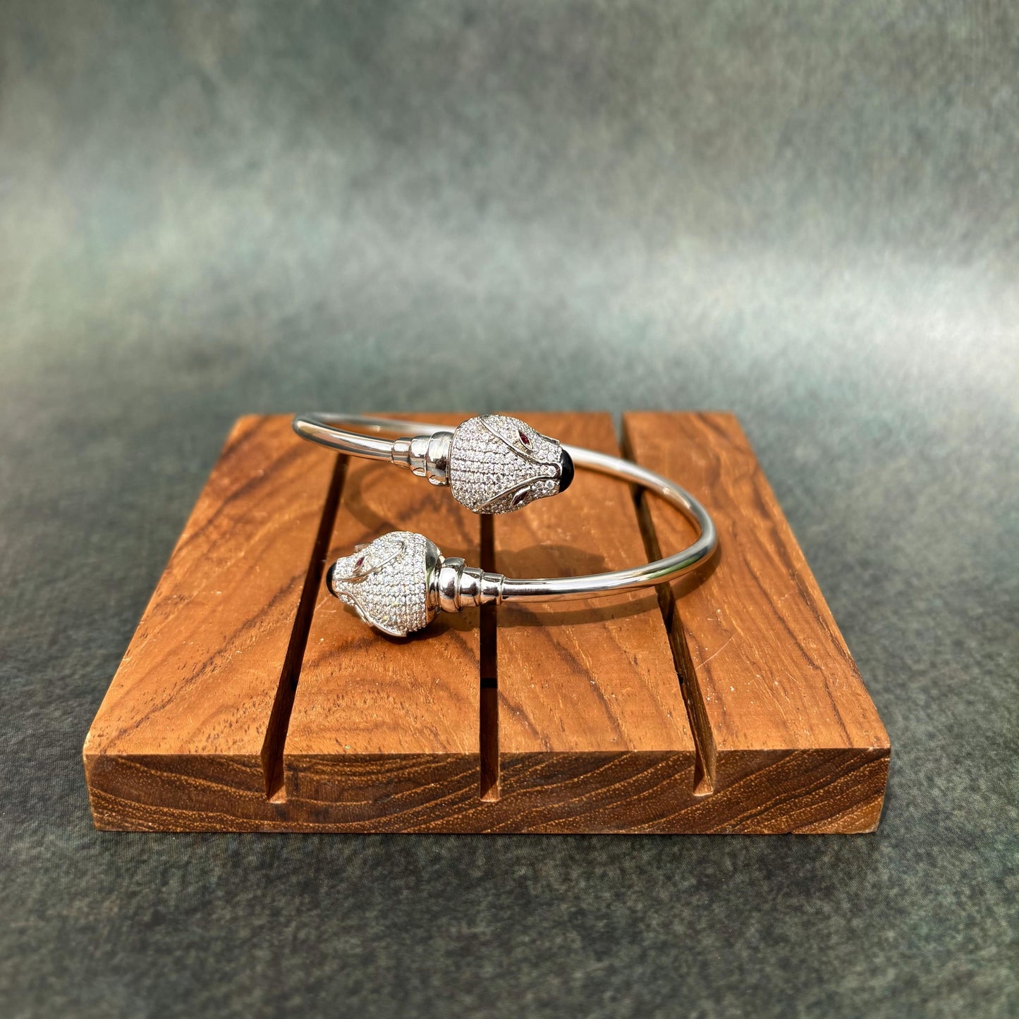 Twin panther twist bracelet for women. Fine jewelry.