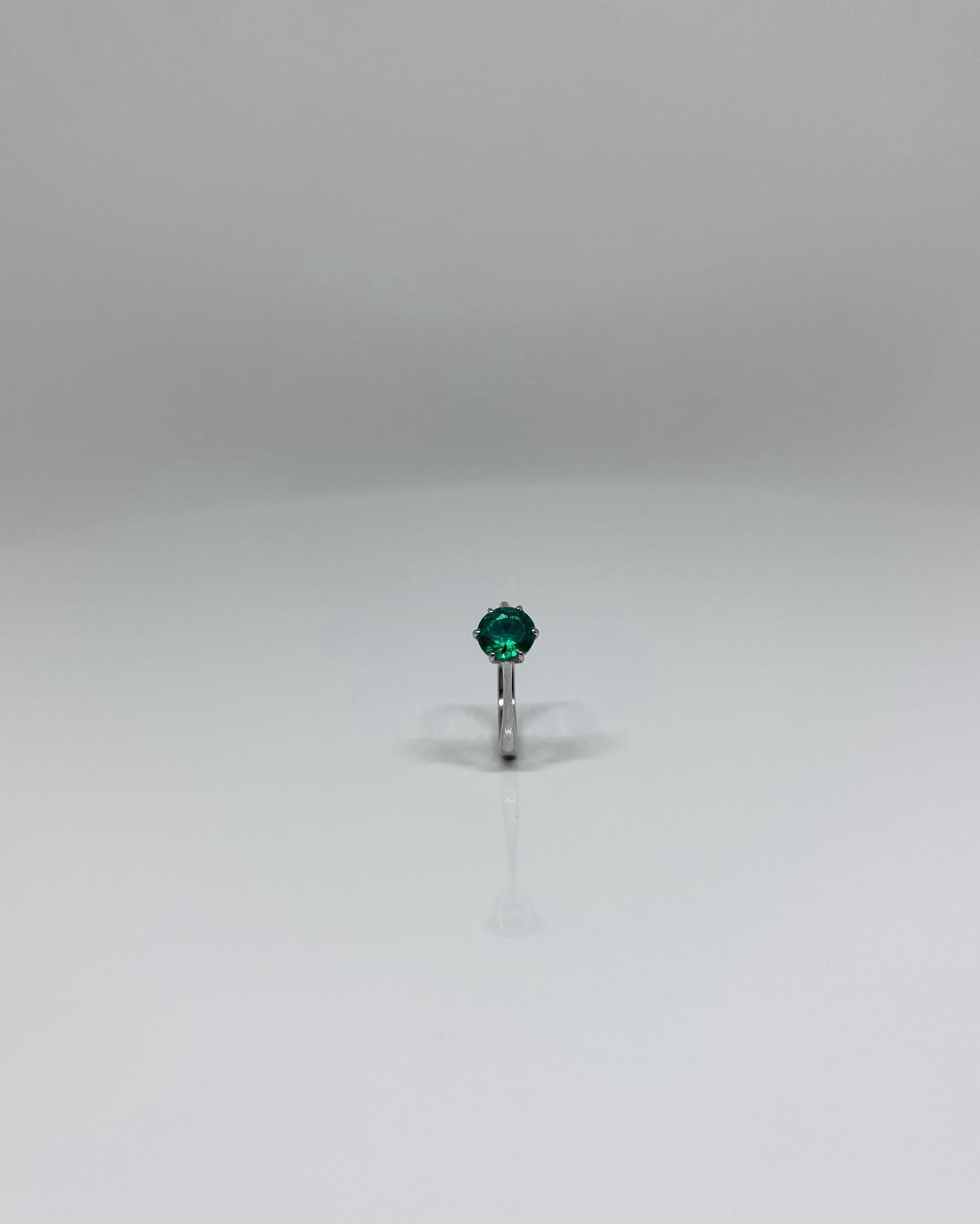 Green Simulated gemstone women's ring. Silver 925.