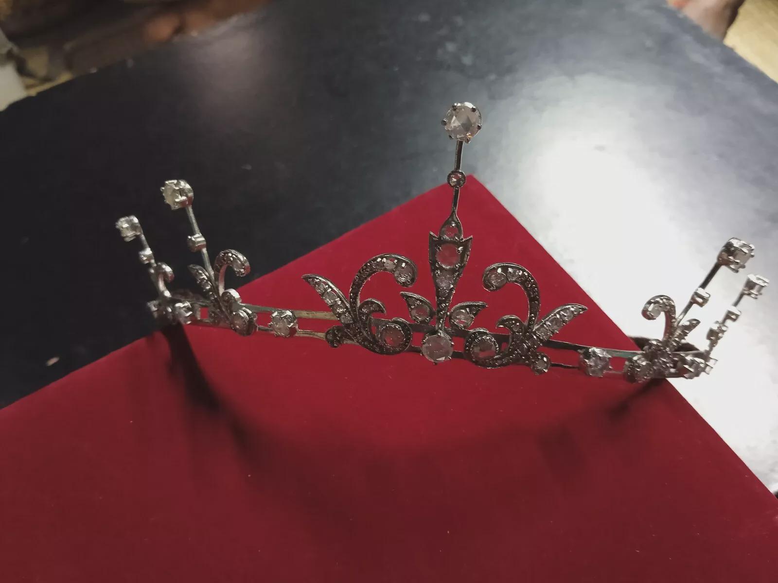 Royal Bridal Tiara Jewelry.