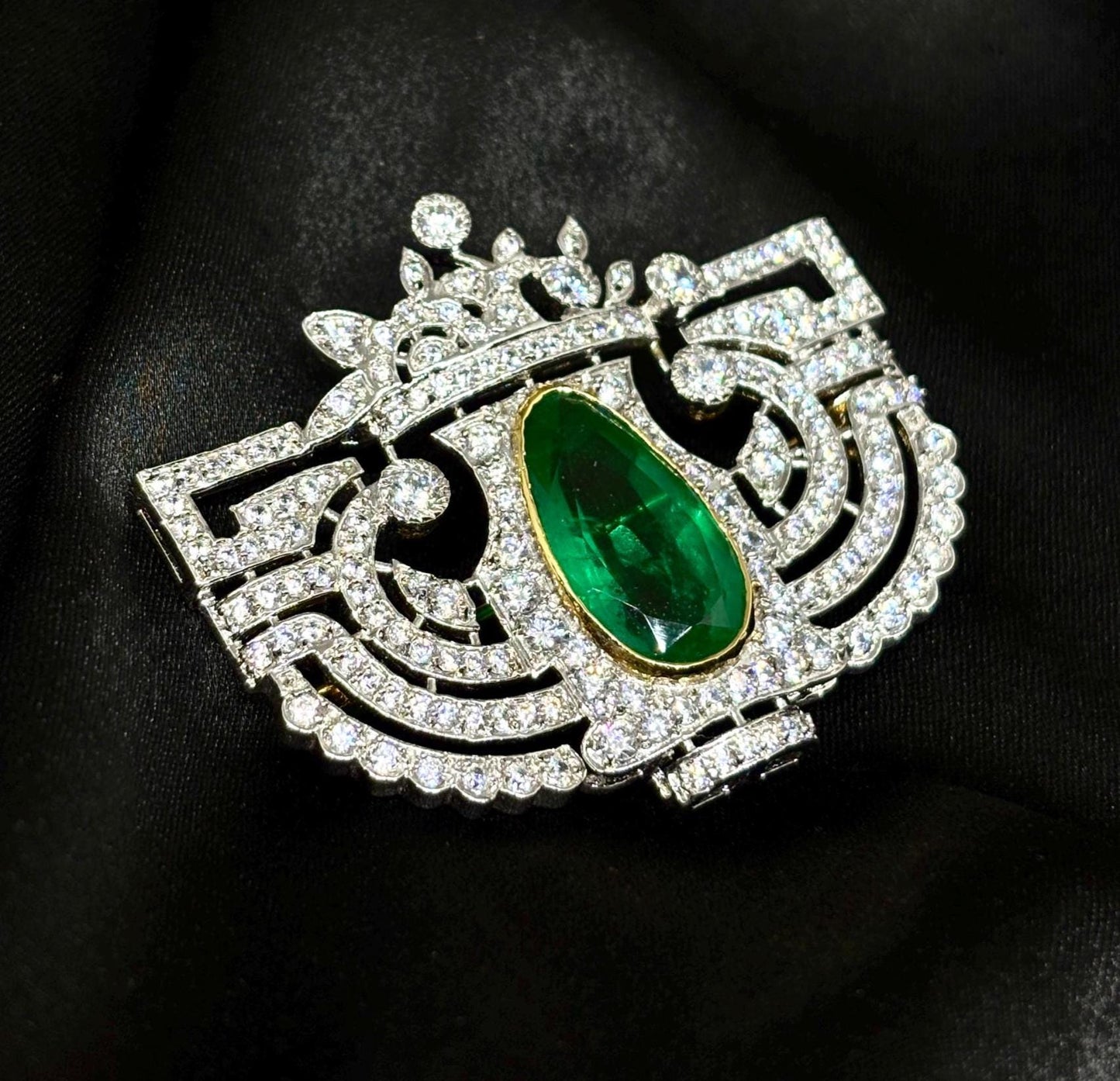 25ct Emerald 4ct Lab Diamond 925 Sterling Silver Brooch