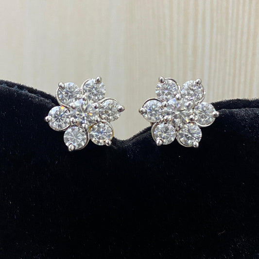 Diamond earrings. 18Karat Gold Screw back Earrings.
