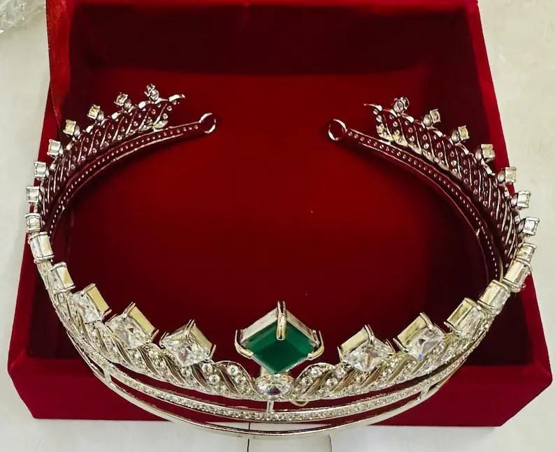 12ct Emerald 10ct Lab Grow Diamond 925 Sterling Silver Tiara