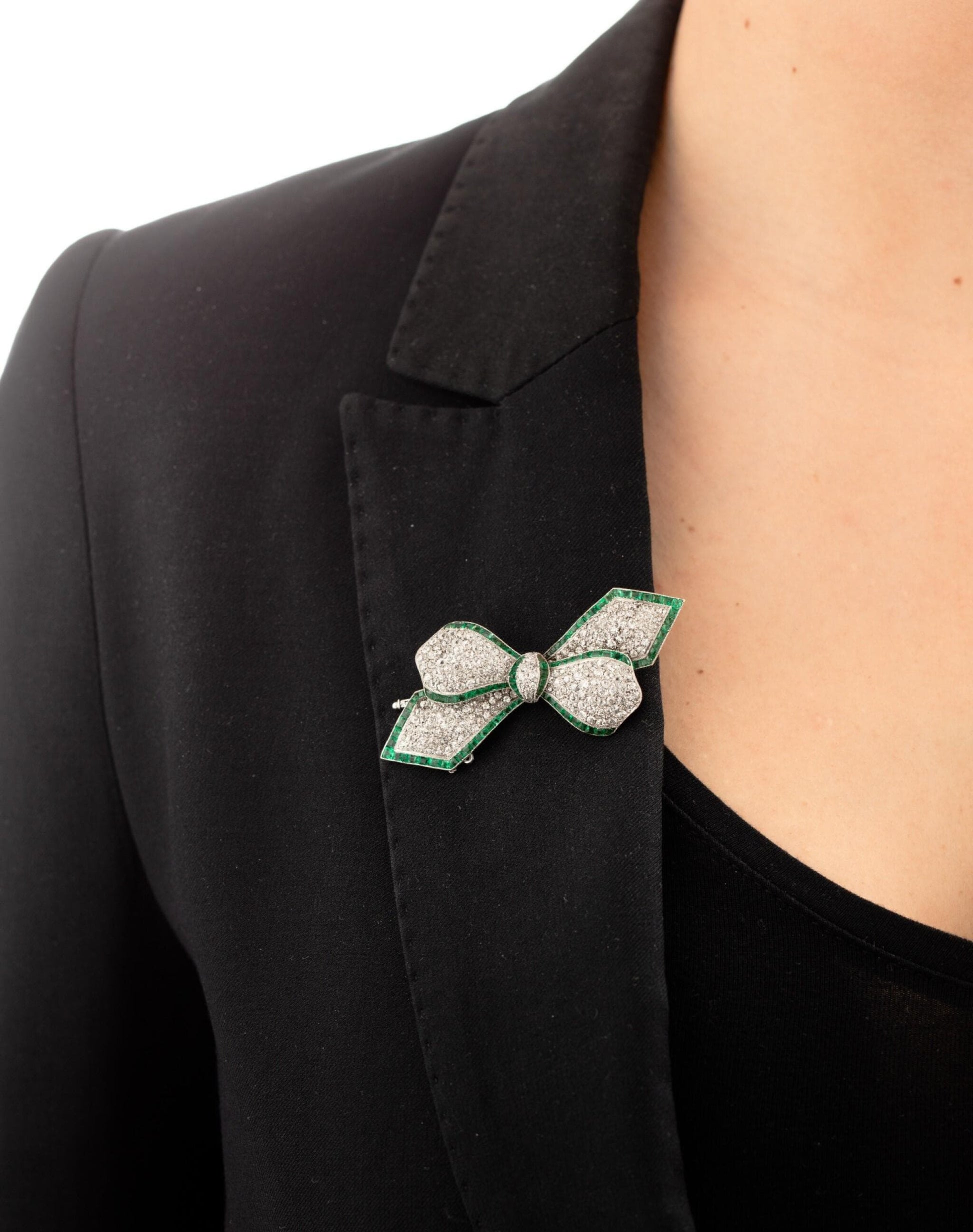 5 CT Emerald 10 CT Lab Diamond bow Brooch