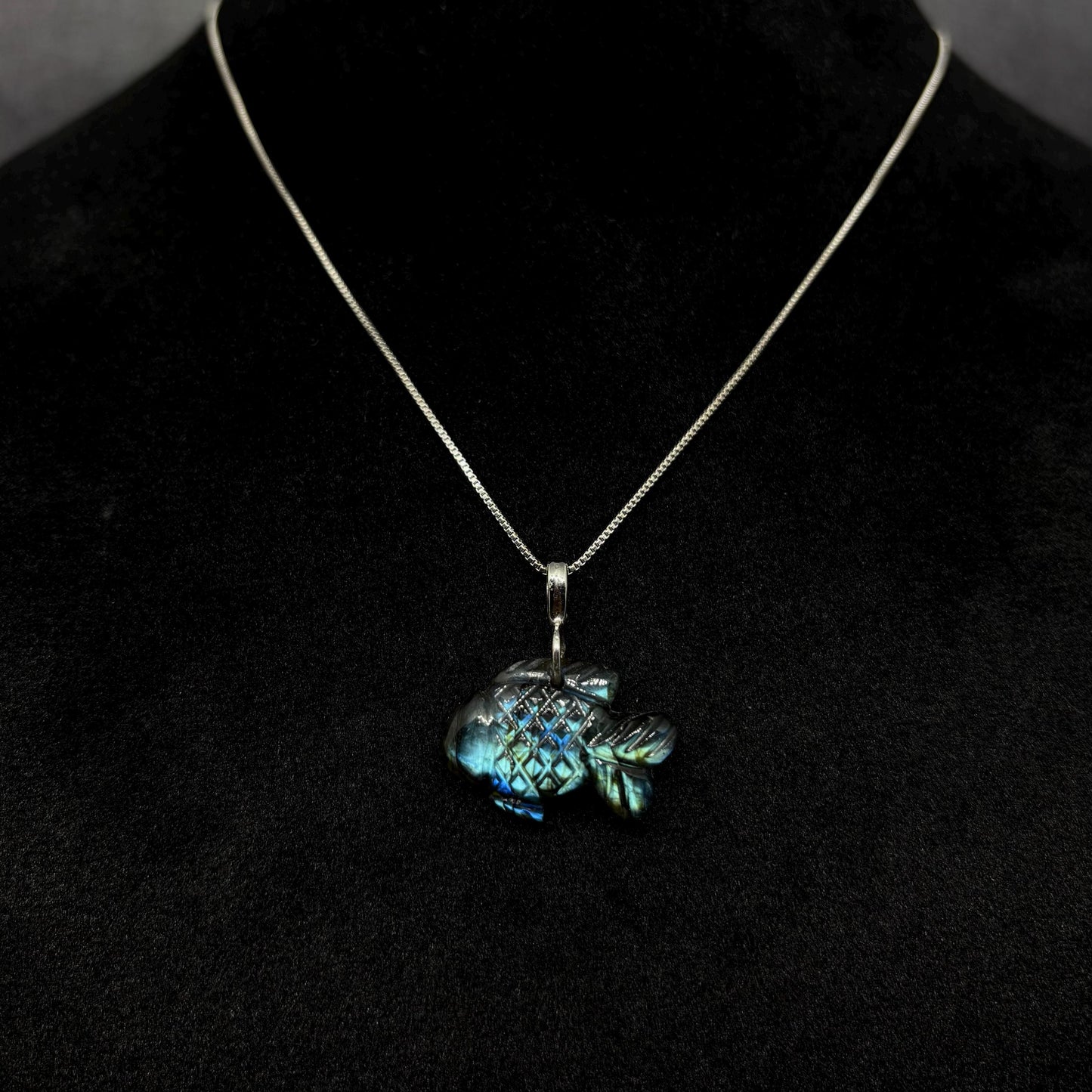 Silver Labradorite pendant. Fish carved pendant.
