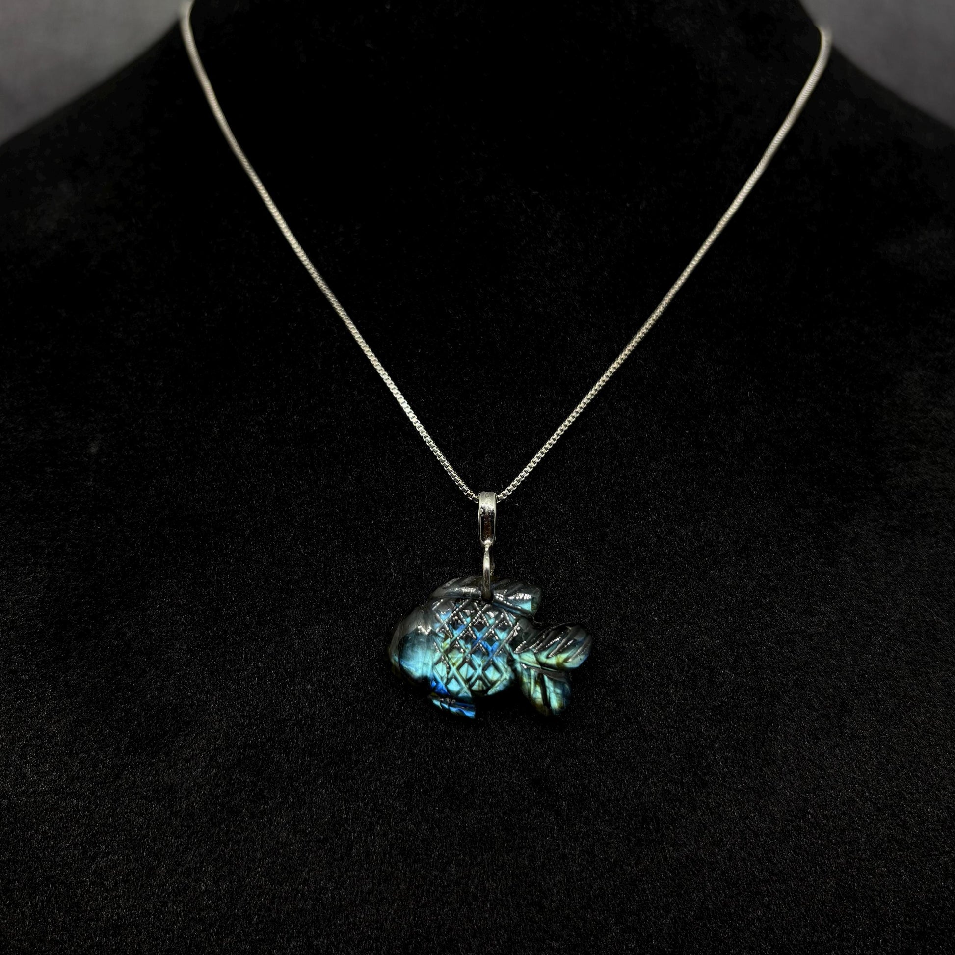 Silver Labradorite pendant. Fish carved pendant.