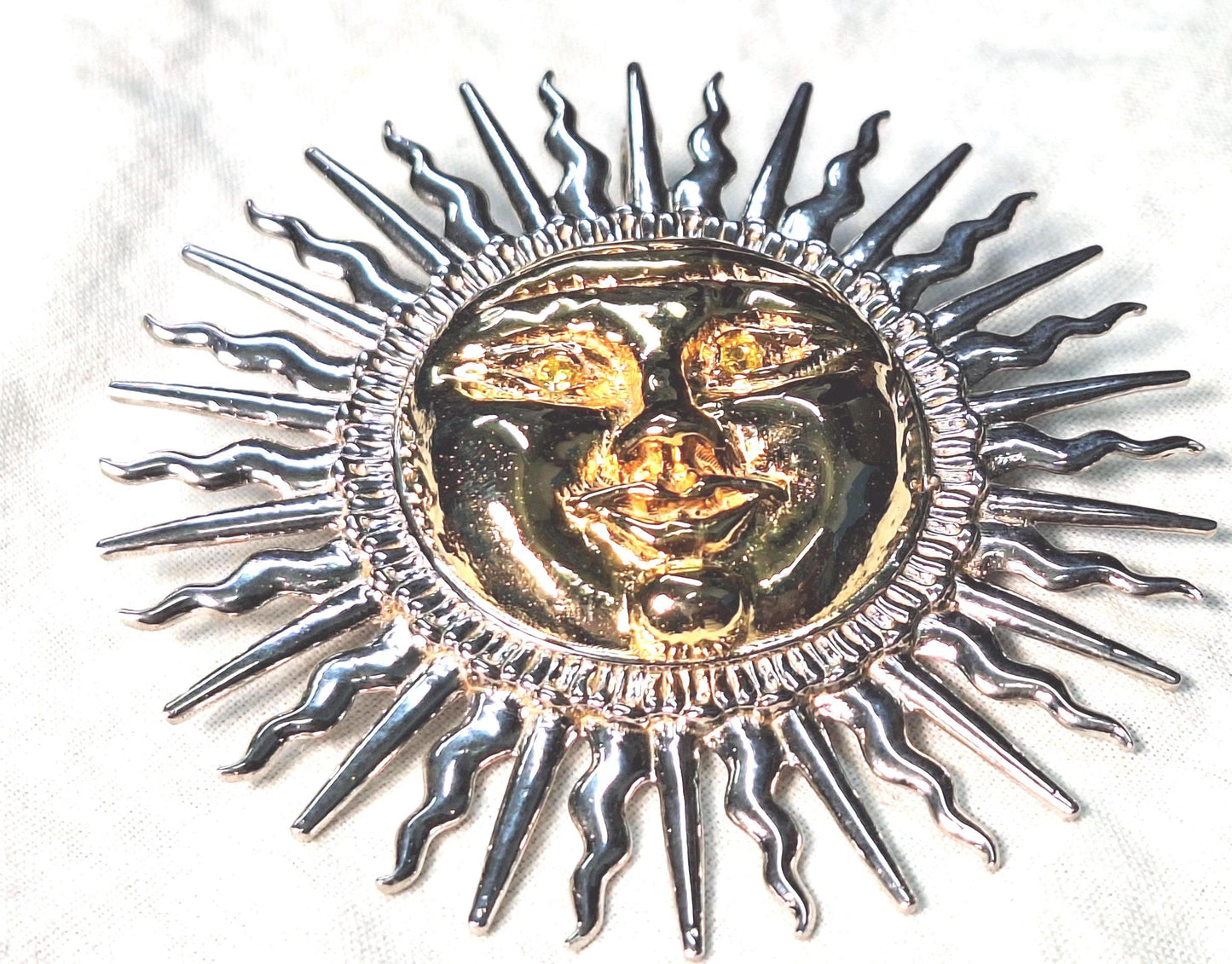 10 Cent Golden Topaz On Eyes Sparking Sun 925 Sterling Silver Brooch