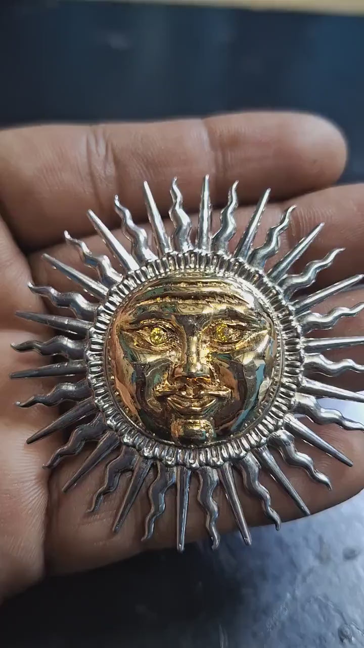 10 Cent Golden Topaz On Eyes Sparking Sun 925 Sterling Silver Brooch